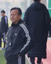 华体会体育登录入口-申城传奇教练，曾获5运会金牌，当过申花上港主帅，69岁仍不退休